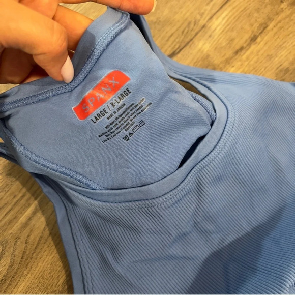 Spanx Ribbed Scoop Neck Built in Bra Tank Top size L - Picture 2 of 5